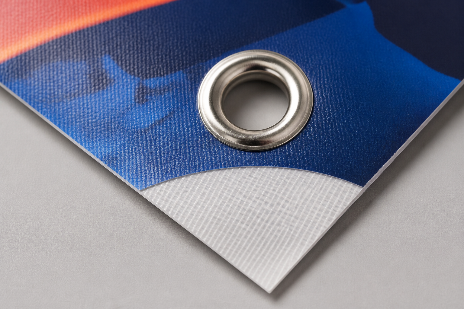 Detaliu capsa metalica pentru banner personalizat