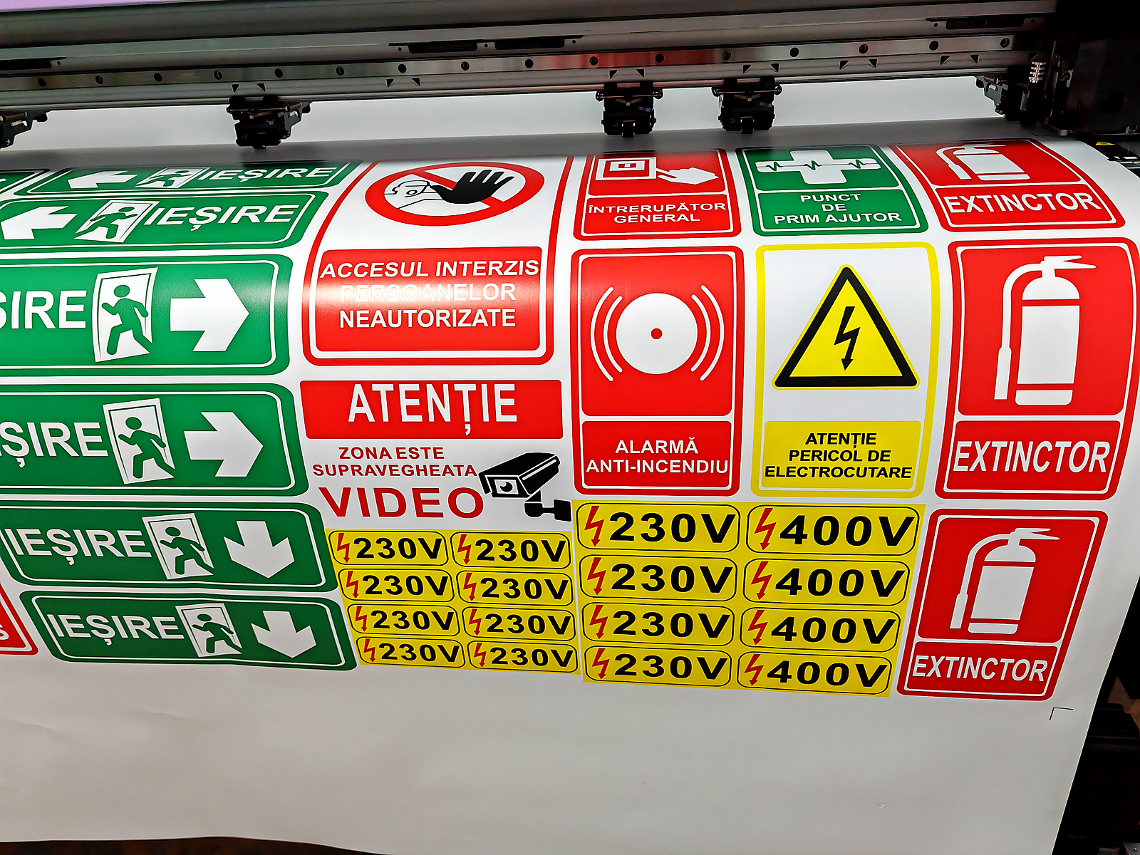 Stickere si indicatoare PVC in productie